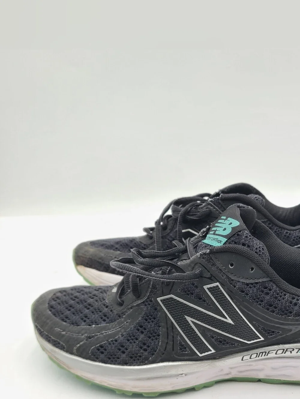 B45 New Balance Women’s 720v3 Silver Black Green Athletic Running Shoes Size 8.5